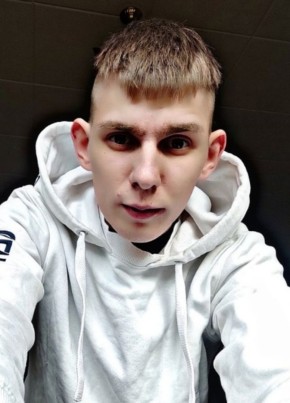Максим из Первоуральска 22 года