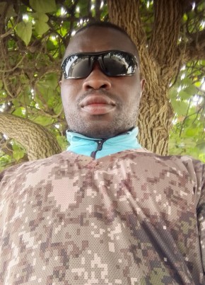 Neubasimon из Abidjan 31 год