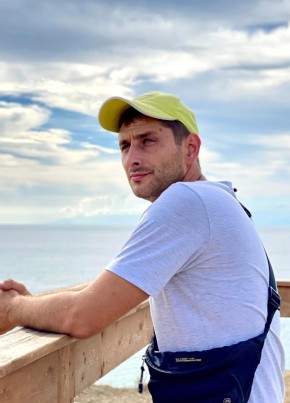 Руслан из Старого Крыма 36 лет