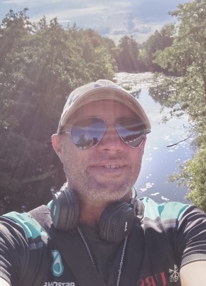 Андрей из Саратова 44 года
