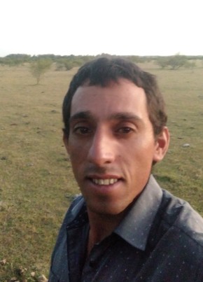 Roberto, 30, República Oriental del Uruguay, La Paz