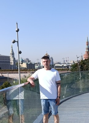 Денис из Москвы 46 лет