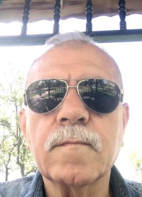 Göktürk Bozok из Ankara 56 лет