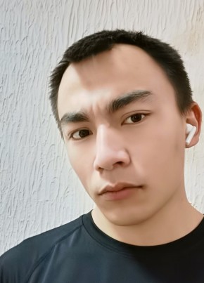 Виталий из Холмска 26 лет