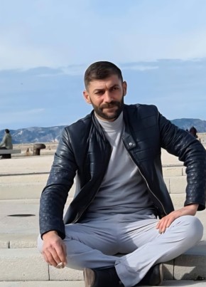 mete из İzmir 46 лет