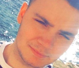 Steven, 29, Rhyl