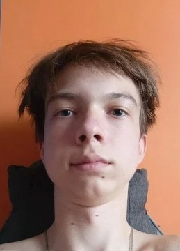 Максим из Копейска 18 лет