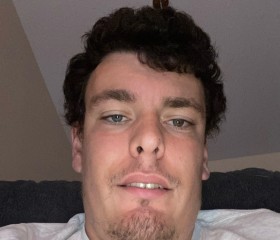 Riley, 25, Pembroke