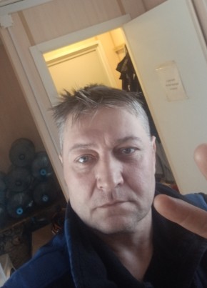 Денис из Обояни 45 лет