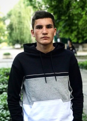 Богдан, 21, Україна, Остер