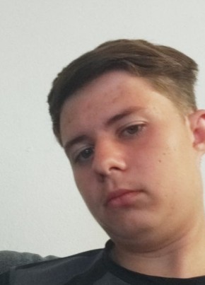 Максим из Краснограда 18 лет