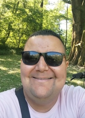 Yannis из Grenoble 31 год