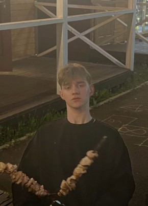 Максим из Братска 18 лет