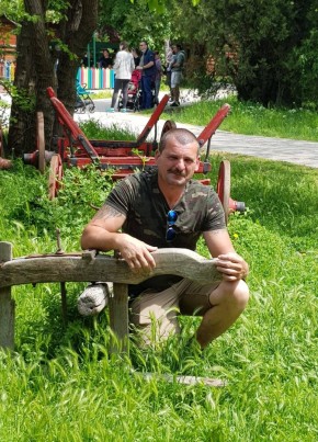 Paul, 46, Romania, București