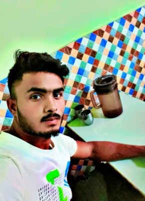 Saleem Khan, 18, India, Bachhraon