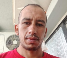 Mohamed, 30, Abu Dhabi