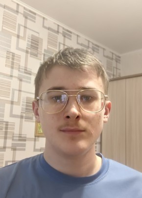 Максим из Суксуна 20 лет