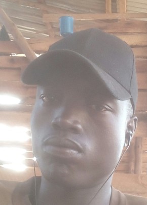 Moris wani, 30, Uganda, Kampala