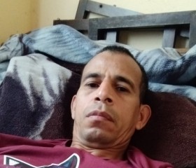 Carlos, 47, Medellin
