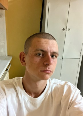 Миша из Москвы 19 лет