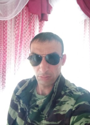 Анатолий из Омска 37 лет