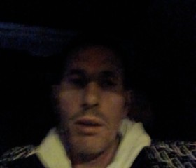 Amine, 33, Perpignan