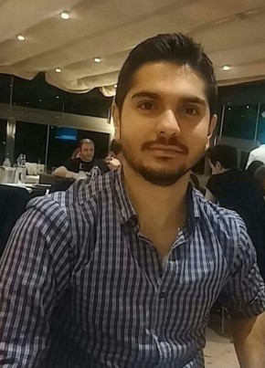 Bertan Uysal, 32, Türkiye Cumhuriyeti, İzmir