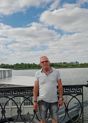 Ромап из Астрахани 65 лет