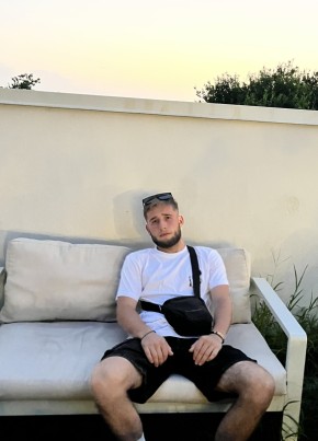 Дамьян из Milano 22 года