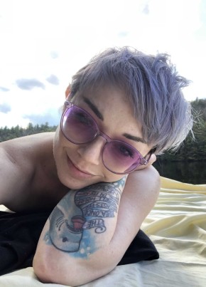 lilNixiePixie, 39, United States of America, Augusta (State of Maine)