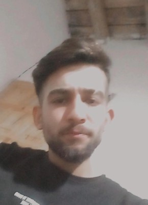 İzzet Yaman, 23, Türkiye Cumhuriyeti, İzmir