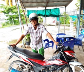 Anh Khánh, 19, Hanoi