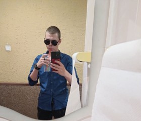Denis, 18, Hanau am Main