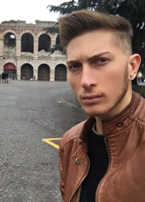 Alessio, 27, Repubblica Italiana, Venaria Reale