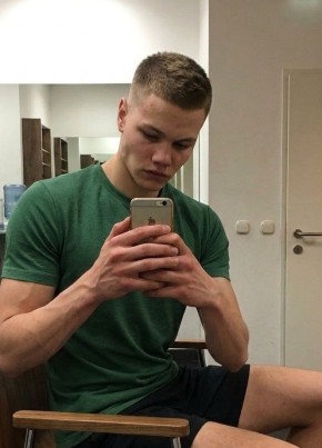 Роман из Ярославли 27 лет