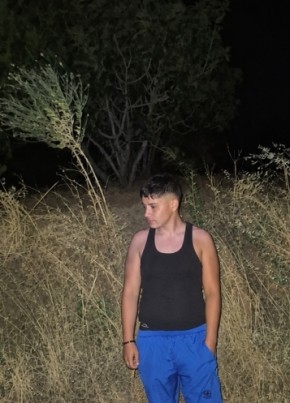 Mustafa из Gaziantep 22 года