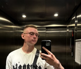 Andy, 23, Prague
