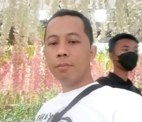 Setyo, 43, Yogyakarta