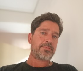 Nikos, 46, Athens