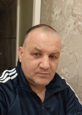 Андрей из Омска 49 лет