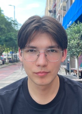 Денис из Rotterdam 20 лет
