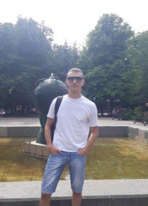 Aleksey Skorobogatov, 34, Russia, Saratov