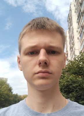 Андрей из Москвы 20 лет