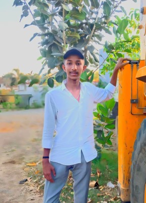 Bhushan, 18, India, Dhule