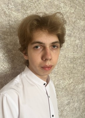 Андрей из Строители 19 лет