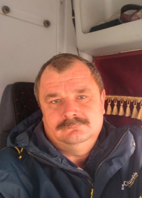 Aleksandr, 44, Russia, Platnirovskaya