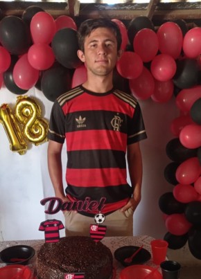 Daniel из Picos 18 лет