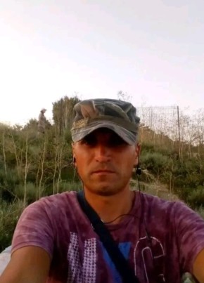 Bogdan, 38, Romania, București