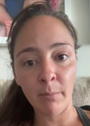 Elisabeth robert из Man 32 года