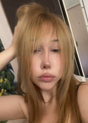 алина из Sheffield 22 года